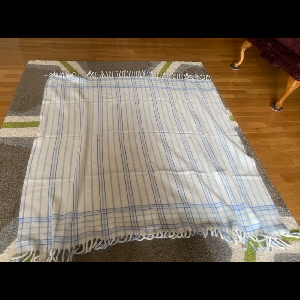53” x 56” plaid blanket - Picture 6 of 8
